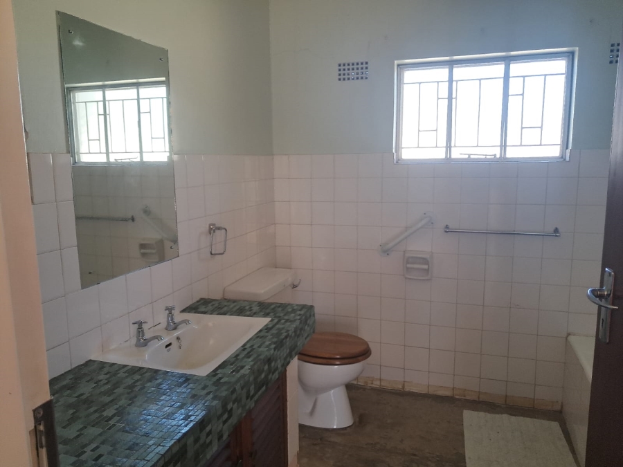 5 Bedroom Property for Sale in Flamingo Park Free State